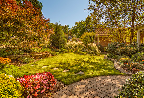 paver-walkway-and-stepping-stones